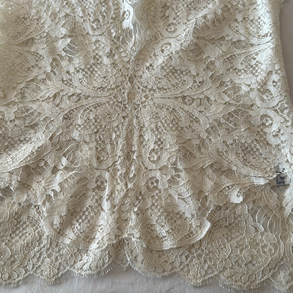 Ivory lace top, never worn, v-neck ruched cap sleeves, size cut out, fits as M - Picture 9 of 10